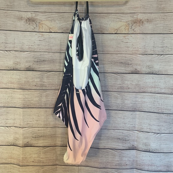 NWT-VS Pink Palm print keyhole one piece L - Picture 3 of 9